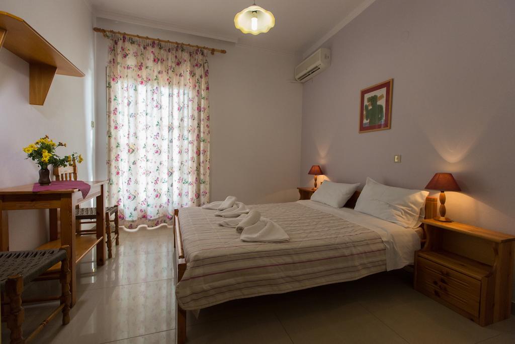Filoxenia Studios 1 Палеохора Номер фото